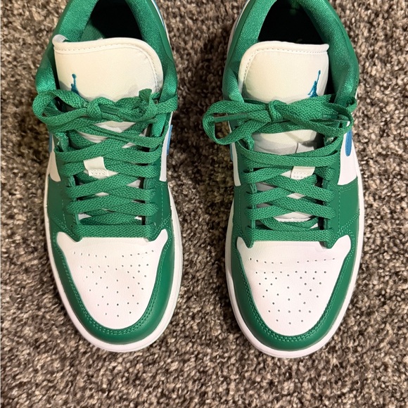 Nike Air Jordan 1 Low SE Lucky Green Aquatone Women’s 7.5 w/ Box - Picture 2 of 12